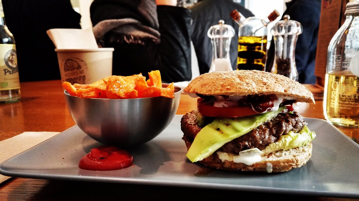 MultiplatformAI's tweet photo. Fast Food Joint Employs AI for Seamless Order Taking

#AI #artificialintelligence #CustomerExperience #customerorders #customersatisfaction #fastfoodchain #humanerror #menuitems #PrestoAutomation

https://t.co/Zd30Bwxftl https://t.co/aFhqyv8nTH