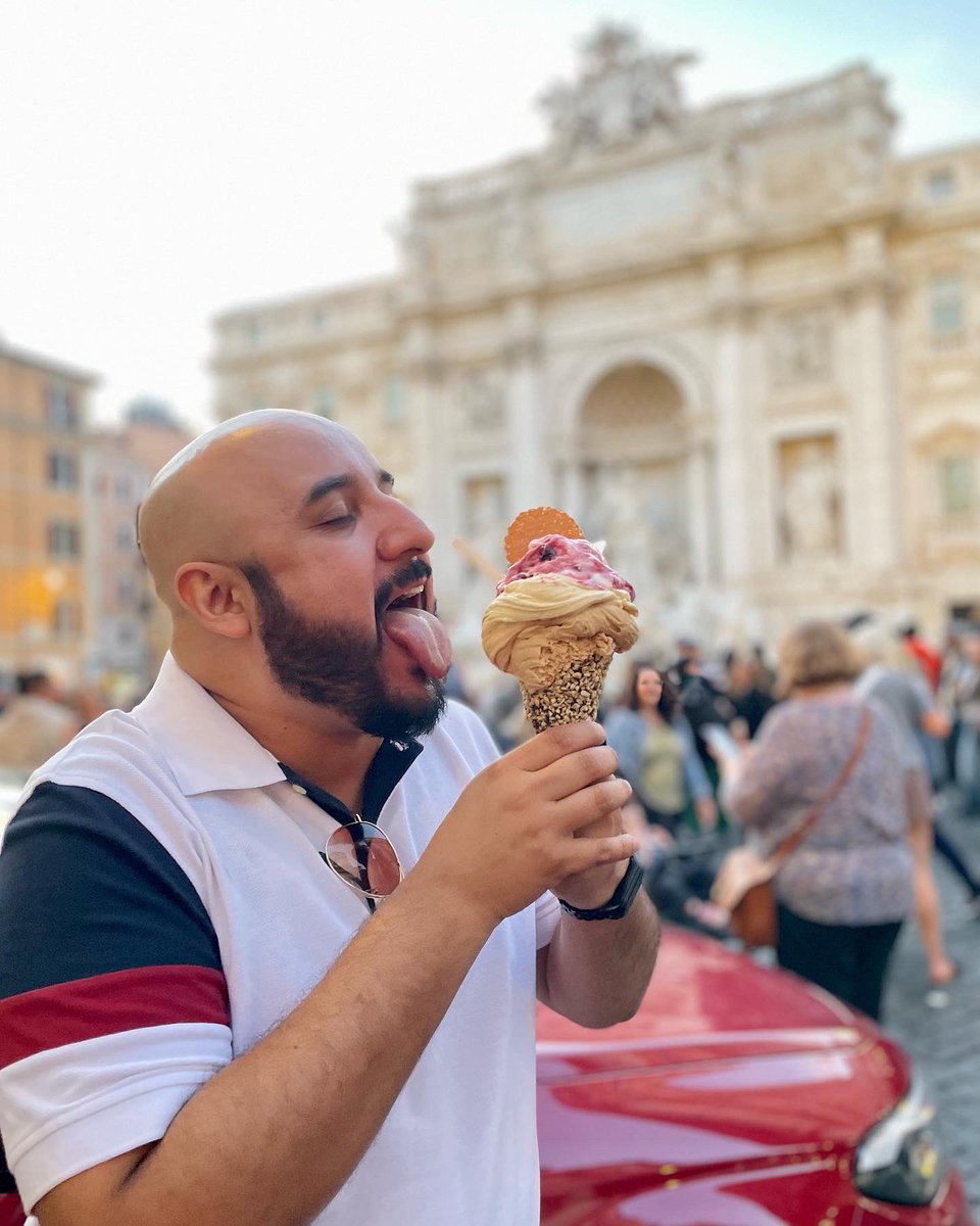 SocioRockstar's tweet photo. #FuenteDeTrevi ⛲️🧔🏻♂️🇮🇹 #Italia #Roma #FontanaDiTrevi #Gelato #Europe #Europa #Rome #Eurotrip #Beardmen #CubBear #Bear #ChubBaldAndAwesome #BearsOnInstagram #InstaBear #ImNotAbearNotYetAwoman #Gordito #Oso #DadBod https://t.co/R5TFROUoSp