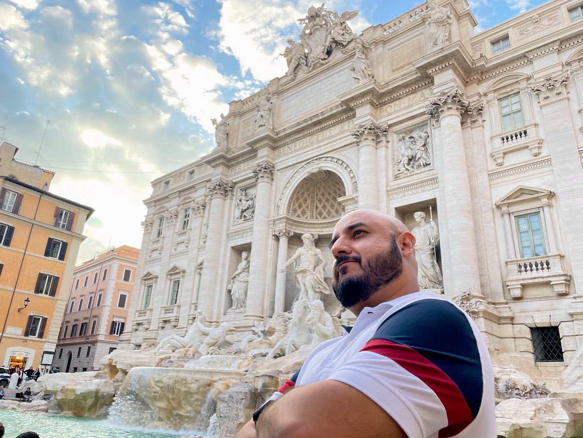 SocioRockstar's tweet photo. #FuenteDeTrevi ⛲️🧔🏻♂️🇮🇹 #Italia #Roma #FontanaDiTrevi #Gelato #Europe #Europa #Rome #Eurotrip #Beardmen #CubBear #Bear #ChubBaldAndAwesome #BearsOnInstagram #InstaBear #ImNotAbearNotYetAwoman #Gordito #Oso #DadBod https://t.co/0zTvgDp60W