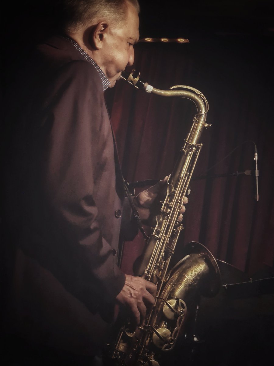 JazzCfree's tweet photo. JAZZ:
The Modern Jazz Trio with Jerry Bergonzi.
Live in Milano Jazz Club.
Barcelona.
📷 Photos by JazzC.
#fotosconmoviljazzc #mobilephotography #Jazz #jazzphotography #JerryBergonzi https://t.co/w6RvgQF34S