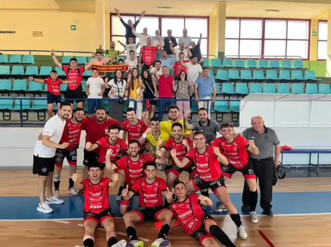 bujalancefs's tweet photo. Cerramos el domingo con estas imágenes, las imágenes de celebración de un equipo y de un pueblo que han logrado su objetivo, pero que quieren más a partir de la semana que viene.

QUE EMPIECEN LOS PLAY-OFF. THIS IS BUJALANCE

#VamosBujalance #TodoAlRojo https://t.co/blvDu7ciU4
