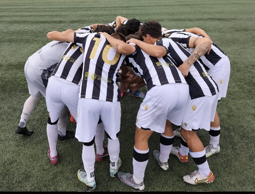 Muy jodido por no haber podido conseguir el objetivo, pero más orgulloso aún de como esta familia ha luchado hasta el final!💪
Toca levantar la cabeza y prepararse para lo que viene!🔜⚽️
Siempre PPO!🖤🤍