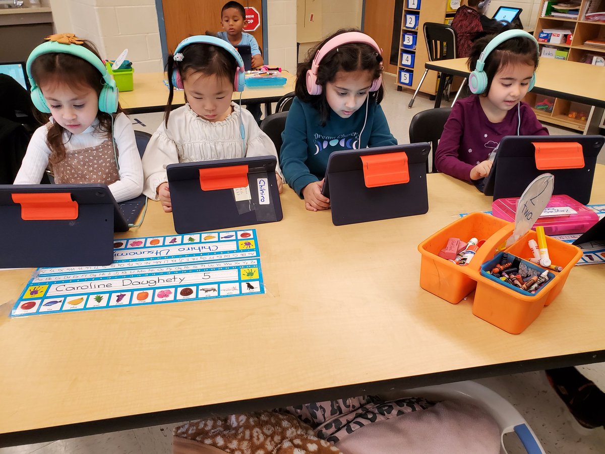 icyeatras's tweet photo. Lexia, STMath technology, playdough geometry, got to love Kindergarten! https://t.co/QSVcsXAiEN