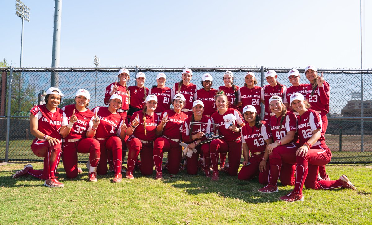 OU_Softball's tweet photo. Undefeated in conference play. 41-game win streak.

𝐍𝐨𝐭 𝐝𝐨𝐧𝐞 𝐲𝐞𝐭.

#ChampionshipMindset https://t.co/efj3zjDyJ0