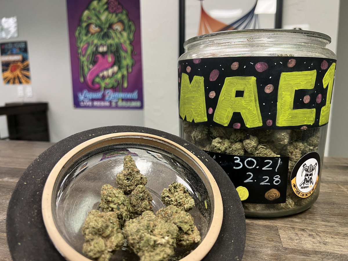 BudBrothersNor1's tweet photo. Our Mac 1 is a phenomenal daytime smoke for our heavy hitters that need a little extra kick in their sativa! #Deliflower #Flower #Bud #Norman #BudBros #Dispo https://t.co/8JQi2k8vnh