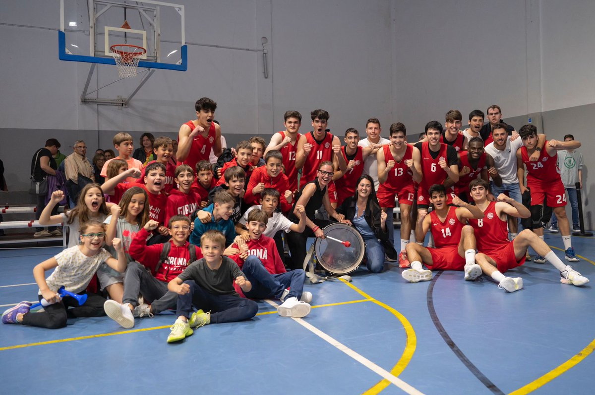 AdriaJoseTrias's tweet photo. La tarda d’avui al Ramon Sitjà ha sigut MÀGICA!!! Quin P*** ambientàs!!!

Som-hi GIRONA!!! 🔴⚪️ https://t.co/YQXGh6VSQB