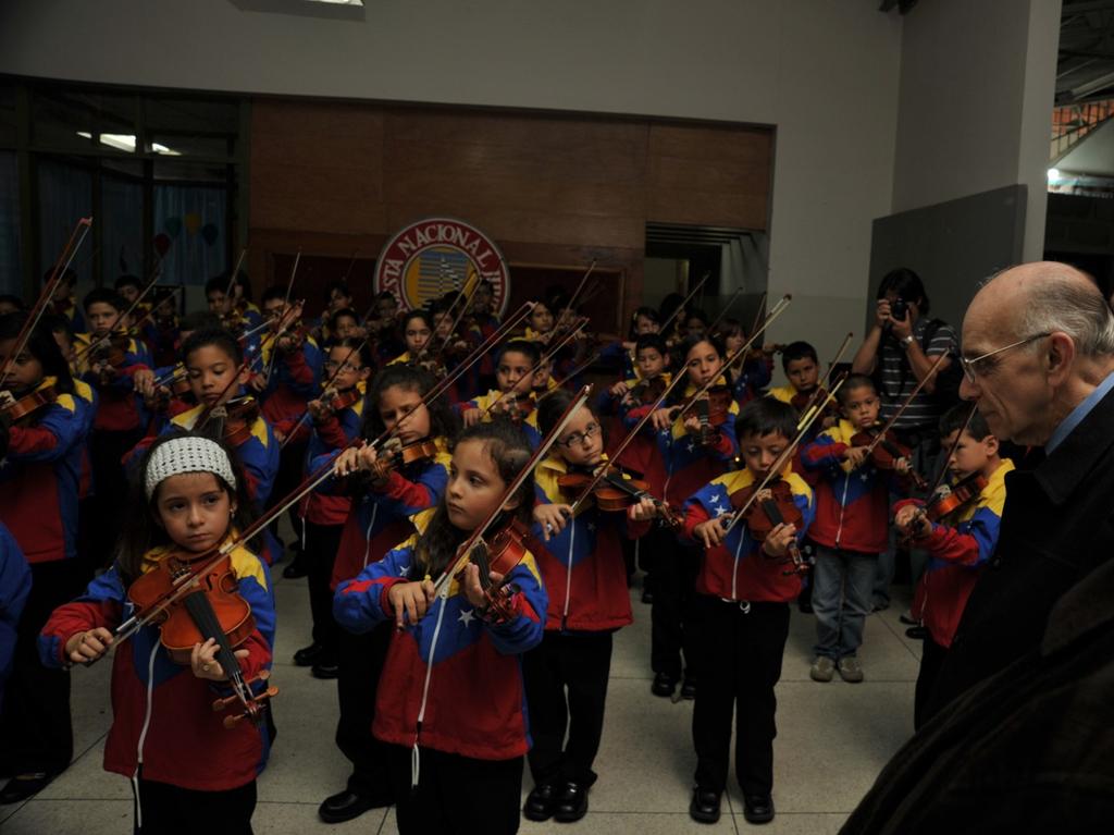 elsistema: La práctica orquestal y coral colectiva como principio caracteriza el método pedagógico ideado por  #JoséAntonioAbreu. ¡Gracias, Maestro Abreu! #MaestroAbreuSomosTodos.