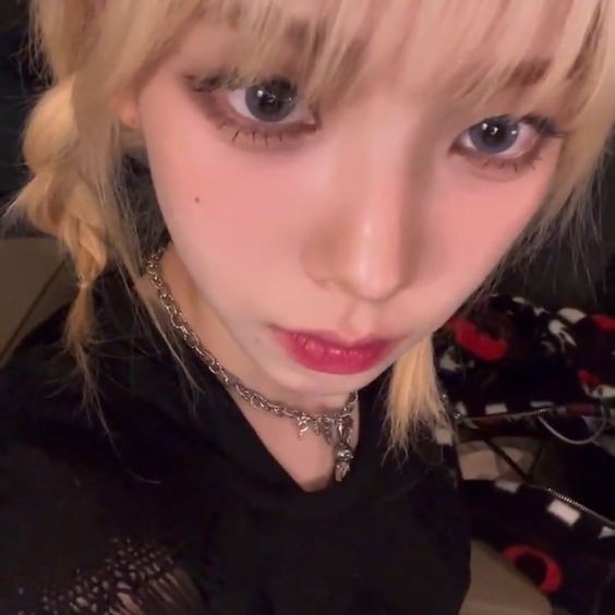 au michaeng 
donde a chaeyoung le gusta doxxear antis de sus favs pero sale enamorándose de la anti