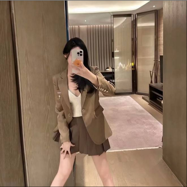 Viola9028's tweet image. The woman who can create her own work is the woman who will have fame and open destiny. #fashion