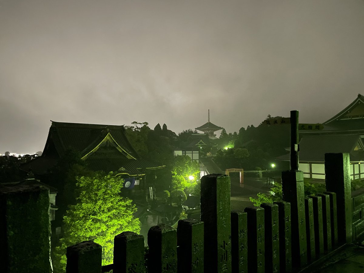 Hoofin's tweet image. It is raining again today in Narita, as I’m sure it must be in your part of Kanto.  This, after those incredibly windy days.  We are paying for last Thursday. #NotMySpring