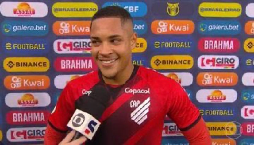 "Depois do jogo de hoje, ficou claro que somos o melhor time da história do futebol. O Athletico hoje é maior que Deus, maior que Jesus Cristo. Somos os maiores que já pisaram na terra. Agora é contra o Internacional, já ganhamos.” 

 🎙️ | Vitor Roque em entrevista a Rede Globo