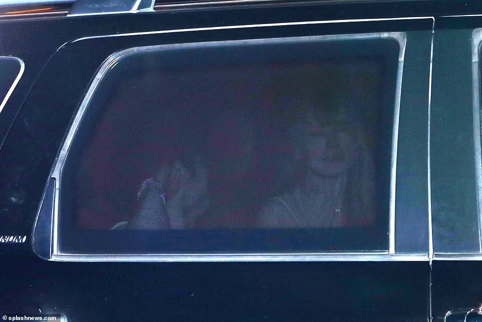 guys can anyone circle Matty? like I ONLY SEE TAYLOR LOL

i’ll believe it when i see him, but this pic shows absolutely nothing