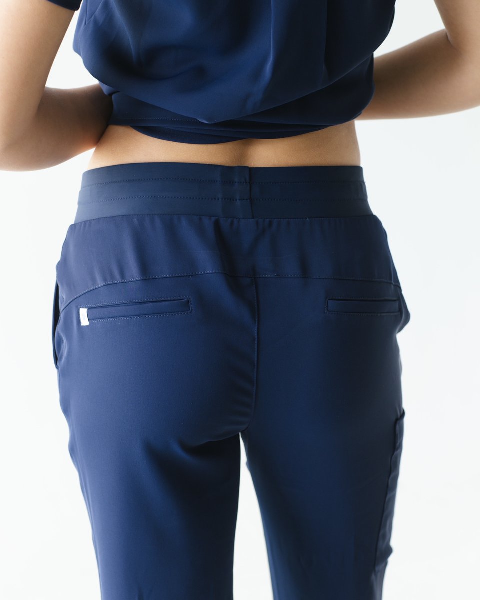 Stop staring, it’s rude. Ok, you rude animal you, do yourself a favor and experience these joggers for yourself, so you too can look and feel this fabulous.✨

#nicebutt #scrubs #joggerstyle #fitscrubs #medspa
