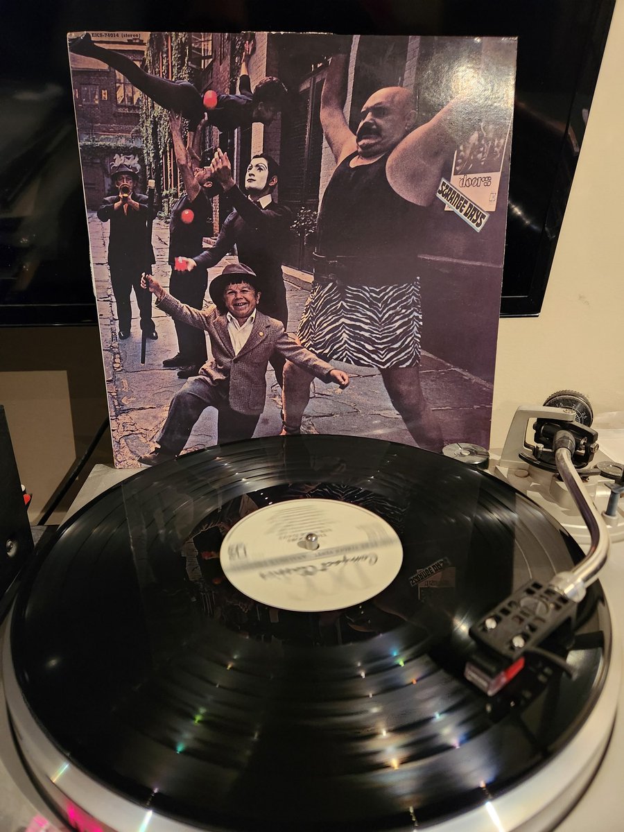 SpinVinyl1's tweet photo. Strange Days was apparently mostly left overs from the debut but I actually prefer it to the debut. This is the DCC Compact Classics reissue, sounds great!
#TheDoors #StrangeDays #PeopleAreStrange #LoveMeTwoTimes #MoonlightDrive #WhenTheMusicsOver #vinylrecords https://t.co/VpSzE1M7r2