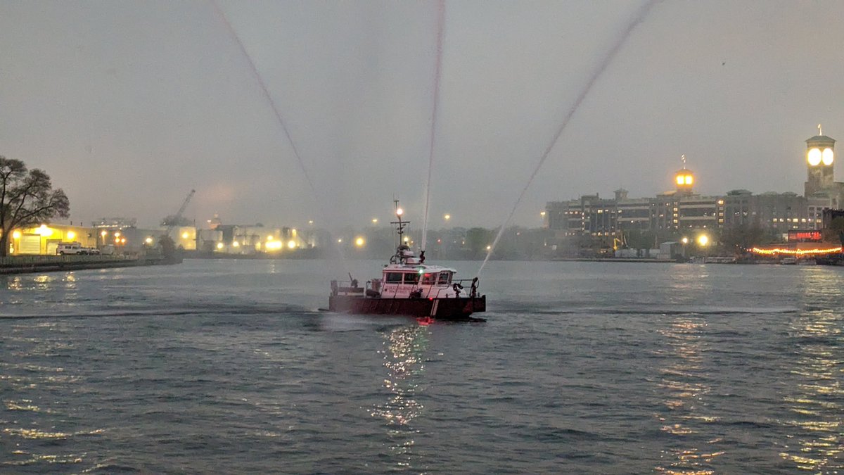 MidwestMKE's tweet photo. At @LightTheHoan , where the bridge is glowing red in honor of 3 fallen Wisconsin Firefighters
@MilFireDept @tosafire @MKECOUNTYFIRE @Oakcreekfire https://t.co/CPFymlGPAT