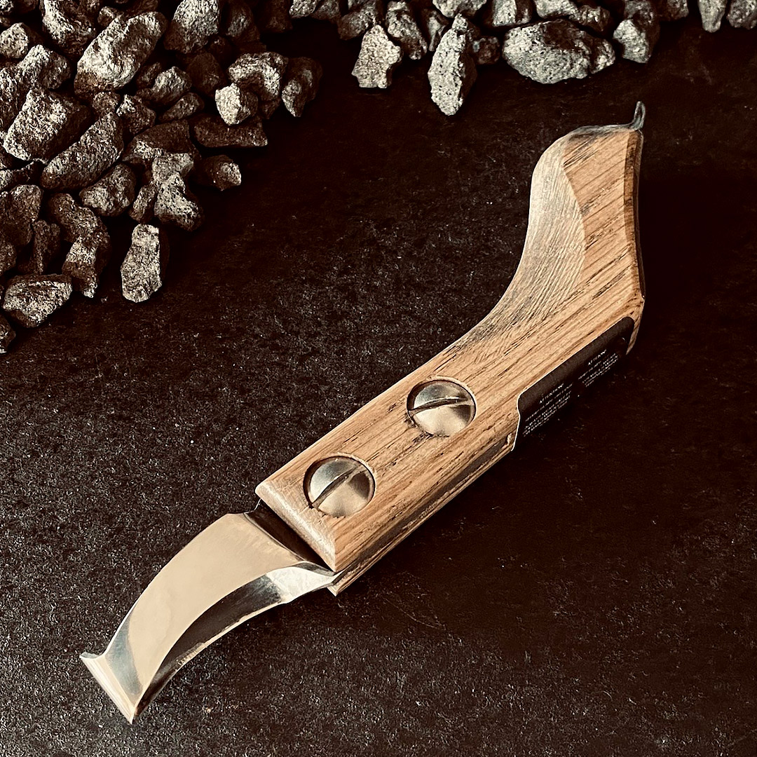 Looking for the best hoof knife for your horse? Look no further than our top-quality hoof knives at Equine Care!

Our hoof knives are expertly crafted from the finest materials to ensure durability
#hoofknife #farrier #farriertools #farrierlife #hooftrimming #equestrian