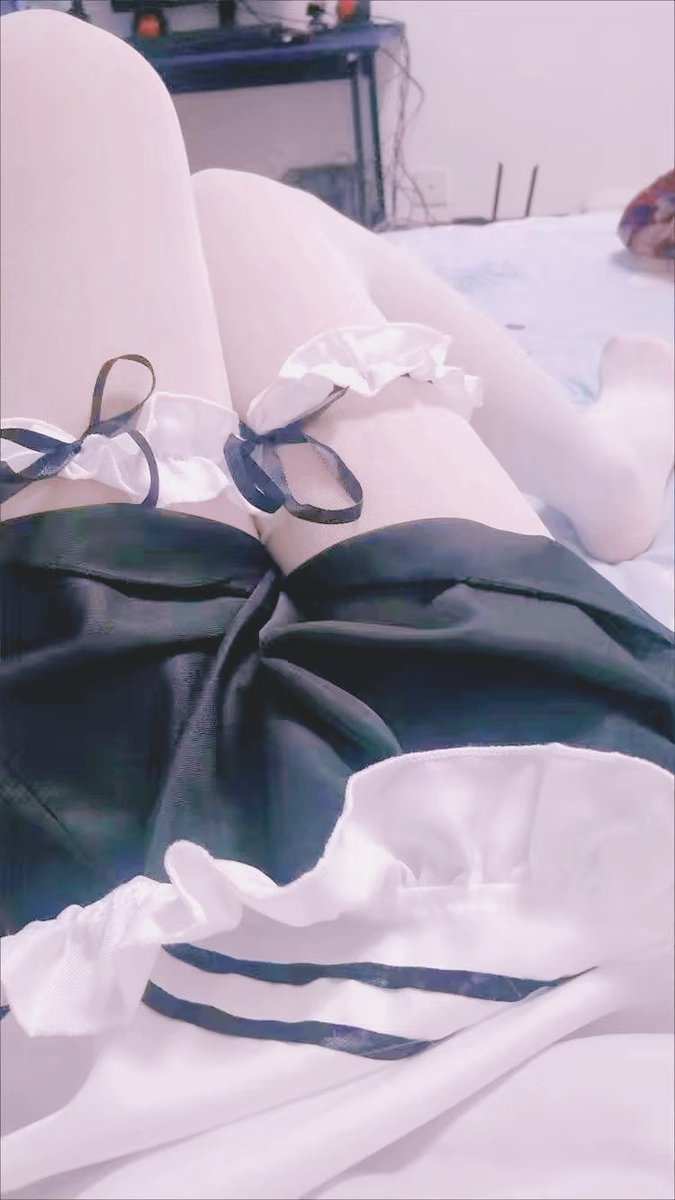 电脑和游戏，那个有我好玩？
#伪娘 #女装 #男の娘 #女仆装 #白丝 #丝袜 #腿环 https://t.co/ANZnNBw3O0
