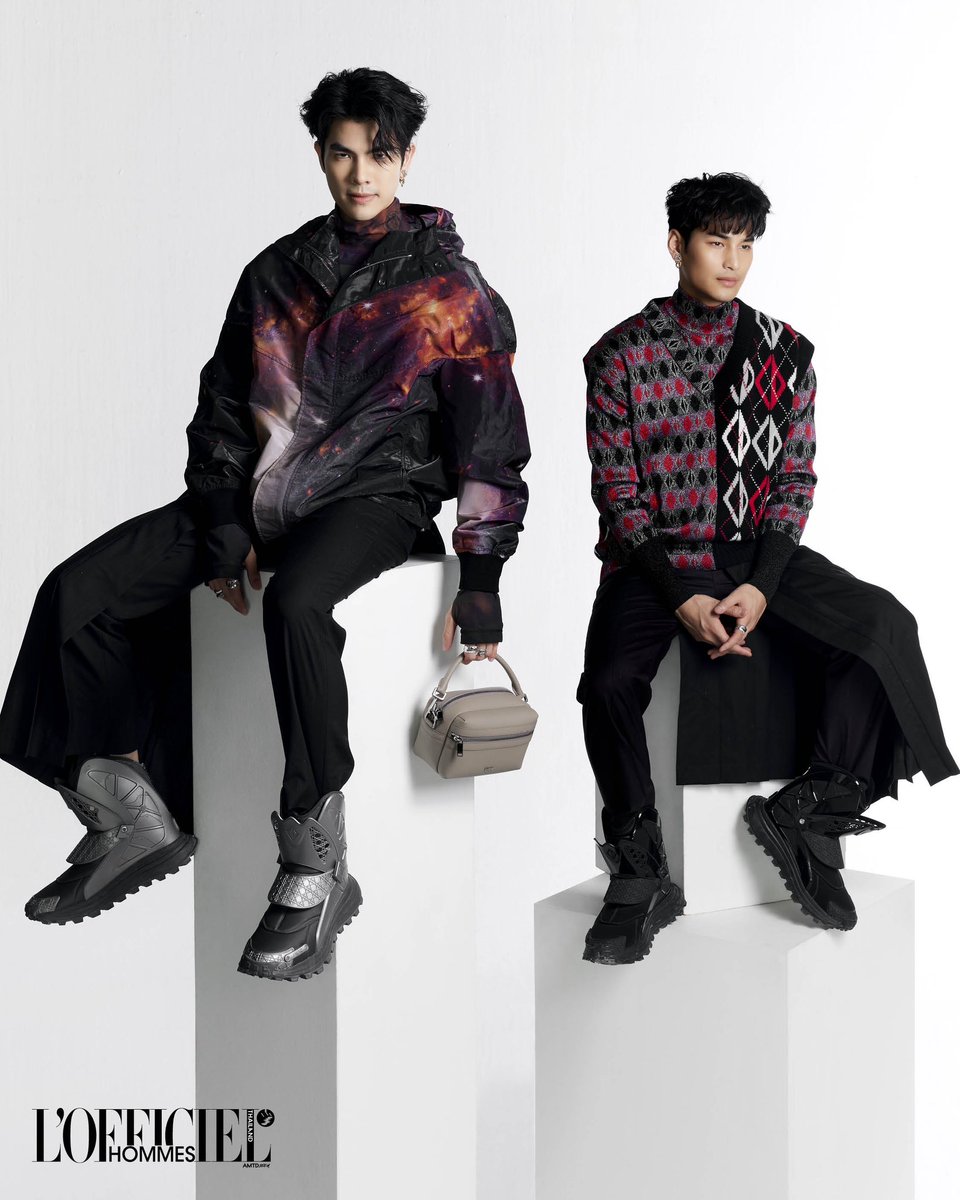 LOfficielThai's tweet photo. เริ่มต้นสัปดาห์ด้วยความหล่อทะลุมิติ ของสองหนุ่มเพื่อนซี้อย่าง ‘มาย-ภาคภูมิ ร่มไทรทอง’ และ ‘อาโป-ณัฐวิญญ์ วัฒนกิติพัฒน์ ‘ กับภาพแฟชั่นเซ็ต ในนิตยสาร ลอฟฟิเซียล ออมส์ ประเทศไทย ฉบับปกแข็งประจำฤดูกาล Summer 2023 ในโททัลลุคจาก @Dior คอลเล็กชั่นสุภาพบุรุษ Fall 2023 https://t.co/CMdDJtxMzd