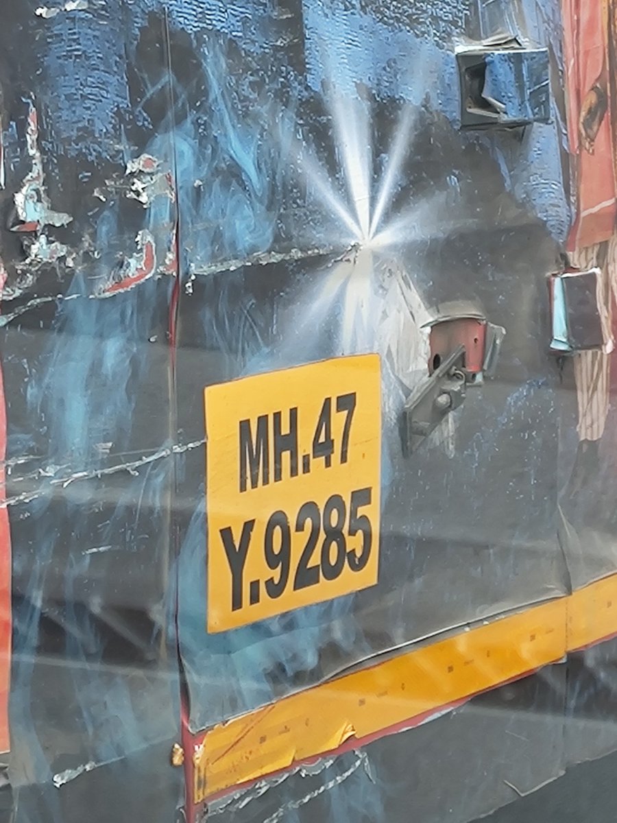 amitreshamwala's tweet photo. @MTPHereToHelp @MumbaiPolice @myBESTBus this Best bus driver has banged my car today sometime back. He was driving rashly and while the car was stuck in traffic near the junction of NS road 7, jvpd, he tried to overtake and has caused damage to my car. Bus driver seemed drunk. https://t.co/KHCsm0A13X