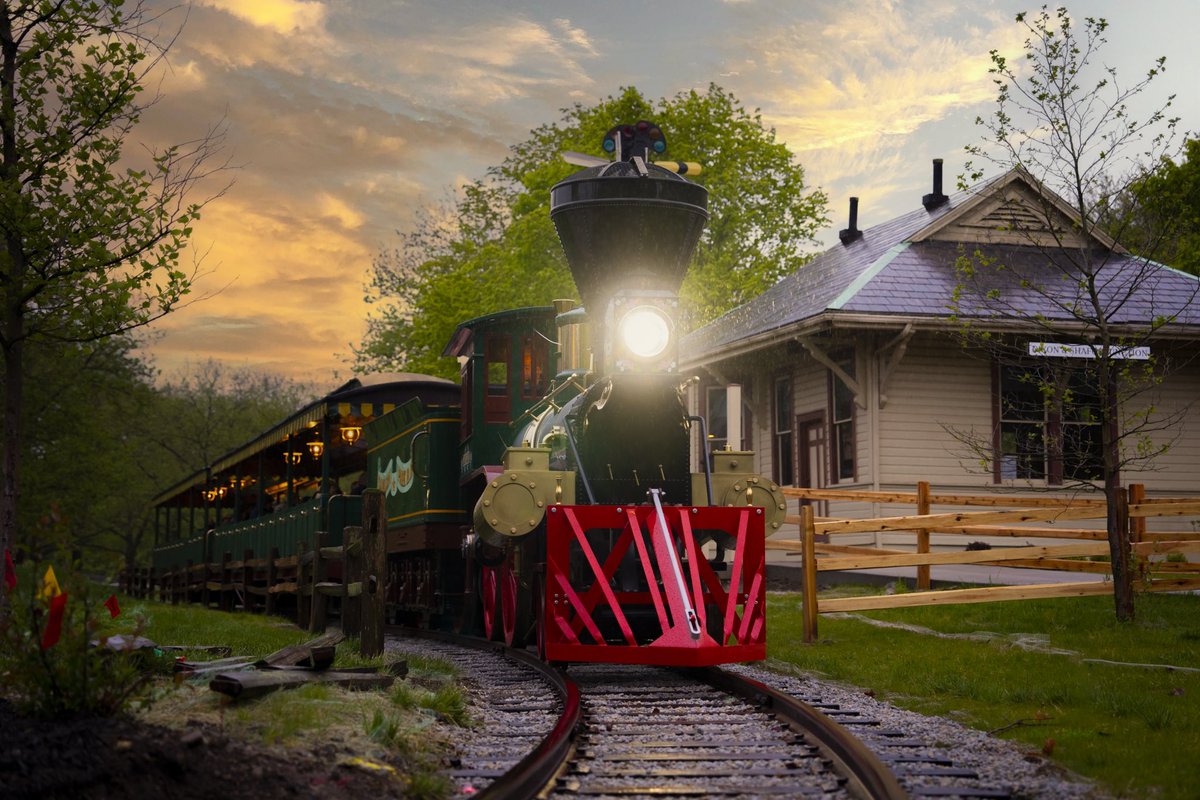 EscapeVisuals's tweet image. We are onsite in Dayton Ohio today for the reveal and capture of this beautiful train 🚂