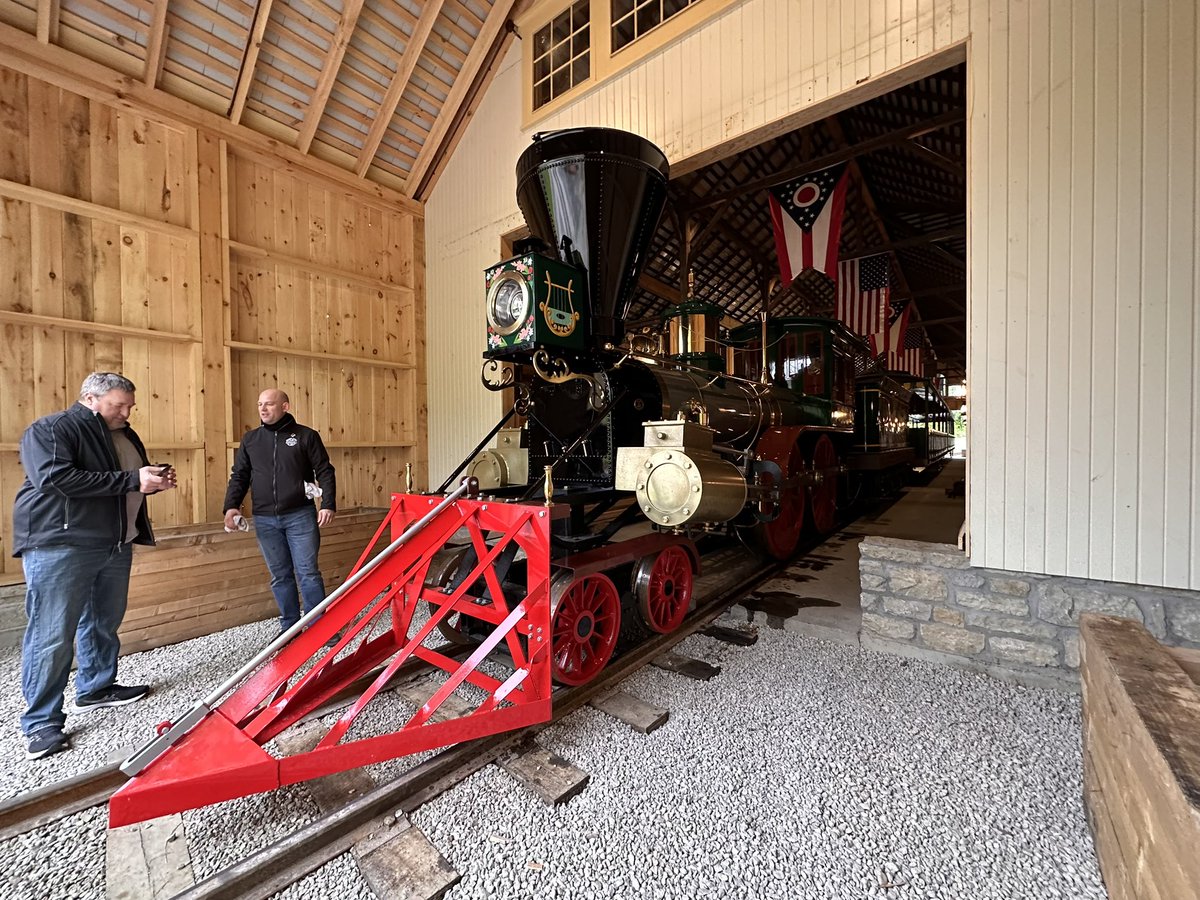 EscapeVisuals's tweet image. We are onsite in Dayton Ohio today for the reveal and capture of this beautiful train 🚂