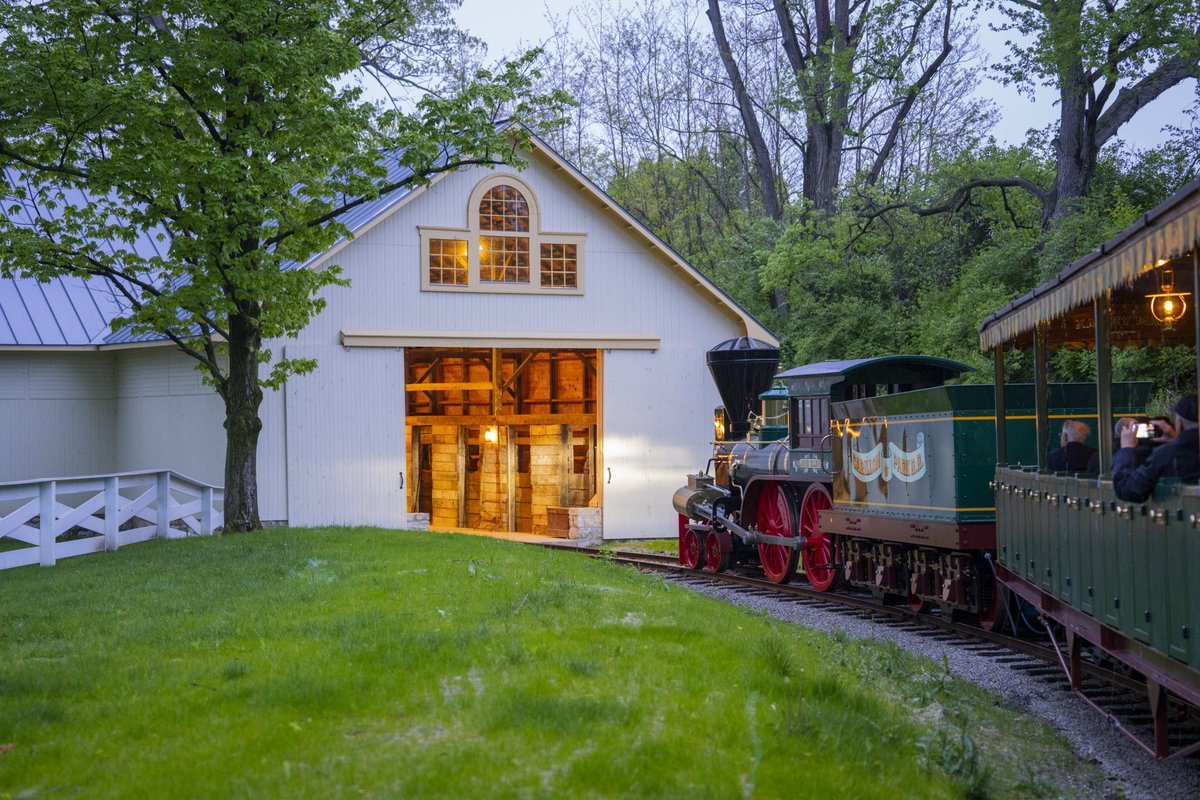 EscapeVisuals's tweet image. We are onsite in Dayton Ohio today for the reveal and capture of this beautiful train 🚂