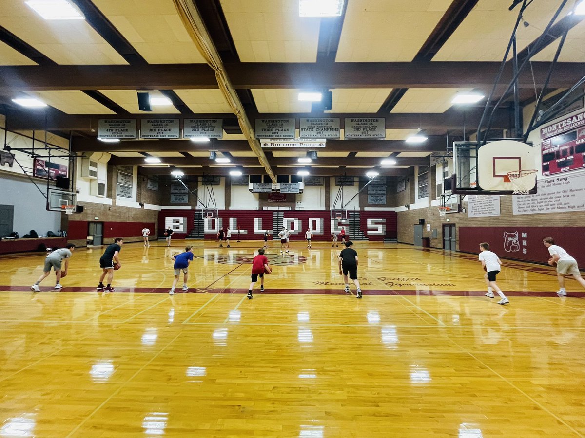 MontesanoHoops's tweet photo. Putting in the work.
#GoDogs #DogsInTheGym https://t.co/hBUaXrrm2u