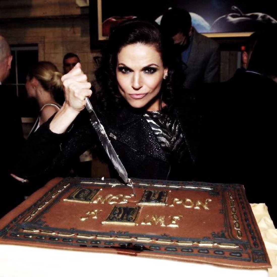 a-on-twitter-there-s-two-ways-to-cut-a-cake