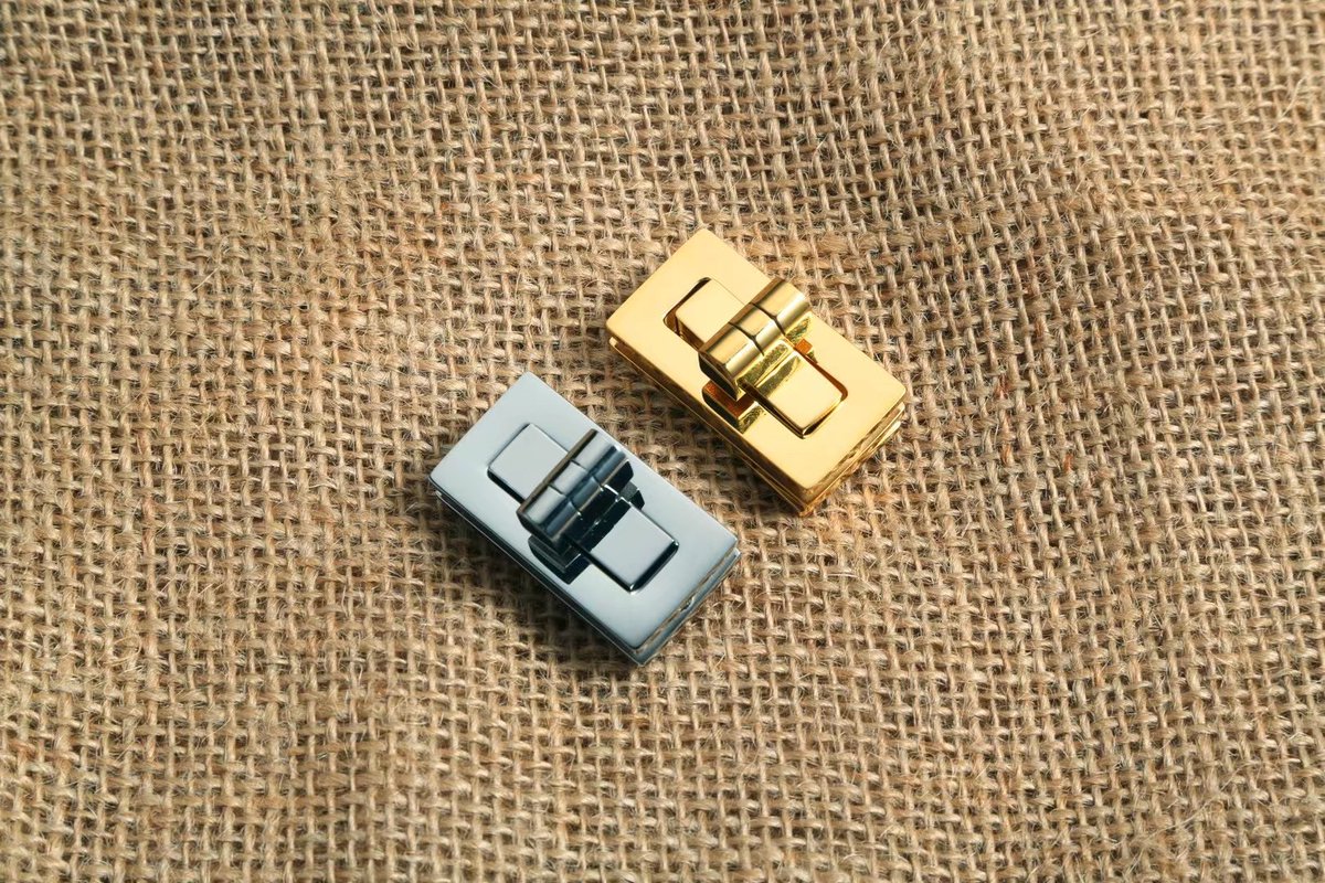 carosung's tweet photo. Carosung wholesale stainless steel twist logo for handbag
MOQ: 50pcs
Size: 33*18mm
WhatsApp: +86 177 0209 4265
#carosung #bagclosure #baghardware #twistlock #turnlock #baglock #bagfittings #baghardware #bagaccessories https://t.co/1iBqTQaflV