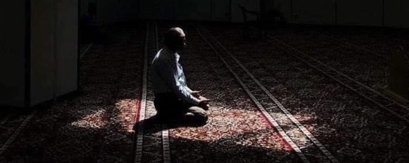 حاول تكمل في مواجيب دينك 
       مهما تقدم فأعرف  إنك مقصر 
لا ضاقت الدنيا ترى الله يعينك
       وبرحمته حتى [ عيونك ] تبصر
-
✍🏻 جازع الرياحي