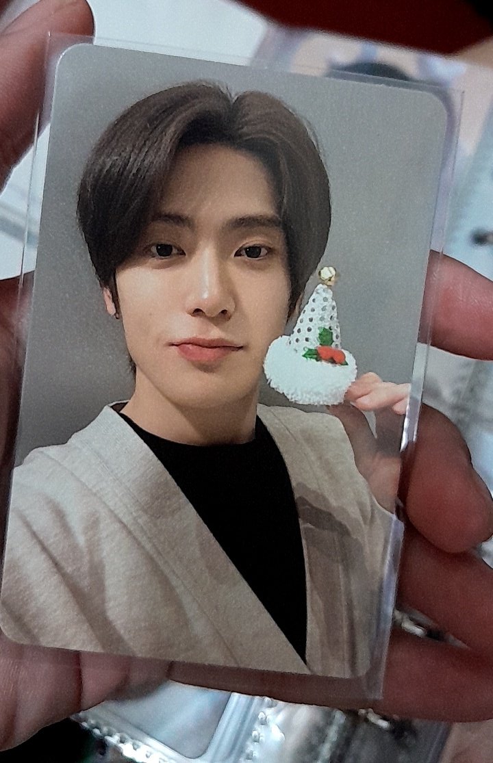 indahcnde_'s tweet photo. want to sale pink christmas jaehyun 90k incl all, ready ina dom bekasi https://t.co/abSp7EJedT