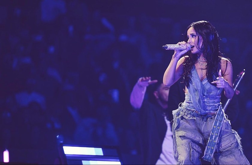 GossiBOX's tweet photo. Becky G goes to see the car races wearing a printed bodysuit
https://t.co/jXE9PioUO2
#BeckyG #carraces #bodysuit #singer #Mexican #entertainment #news https://t.co/k7reZwZnlb