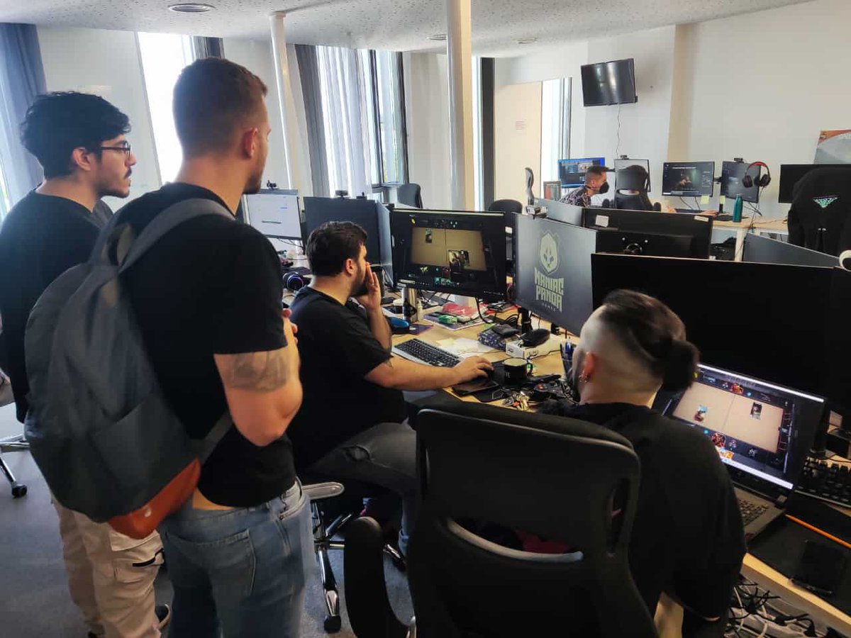 The weekend was spent testing the new version of Foxtrot Command at the <a href="/OuterRingMMO/">Outer Ring MMO 🪐</a> Headquarters in Pamplona 🎮🏢

Our team worked in unison to push the limits and achieve significant progress towards our mission 🛠️💪