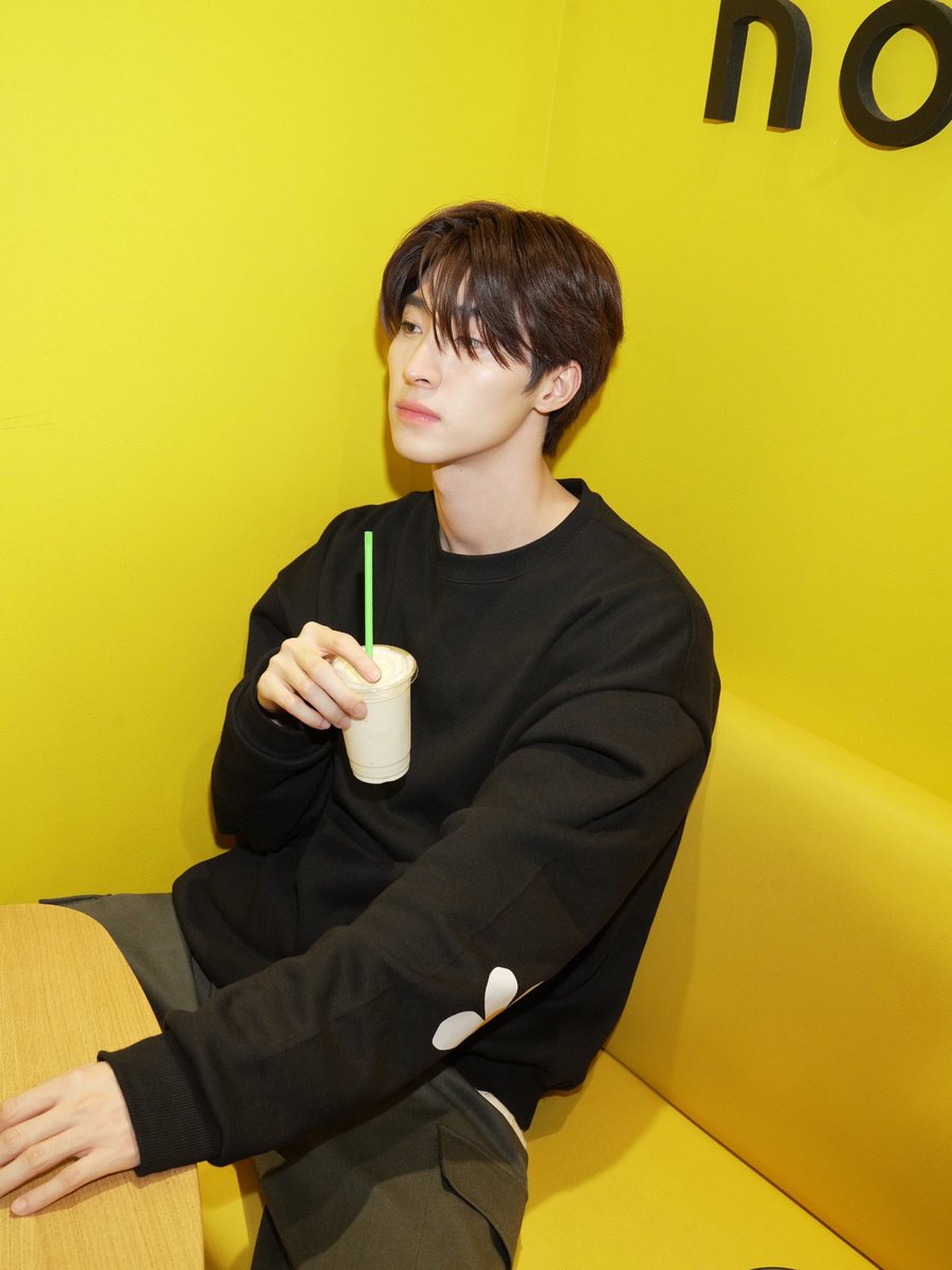 bluepongtiwat_'s tweet photo. 🥤 https://t.co/aP6TRoHRs3