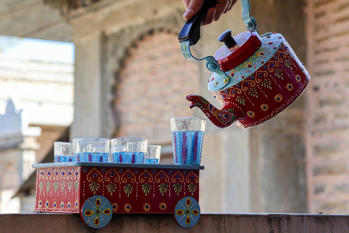 A beautiful hand-painted kettle set made of the best quality material. A perfect Rajasthani Handicraft item for home decor. 
Shop Now!
#Superclasico #rajasthanihandicrafts #beautiful #art #ArtistOnTwitter #handmade