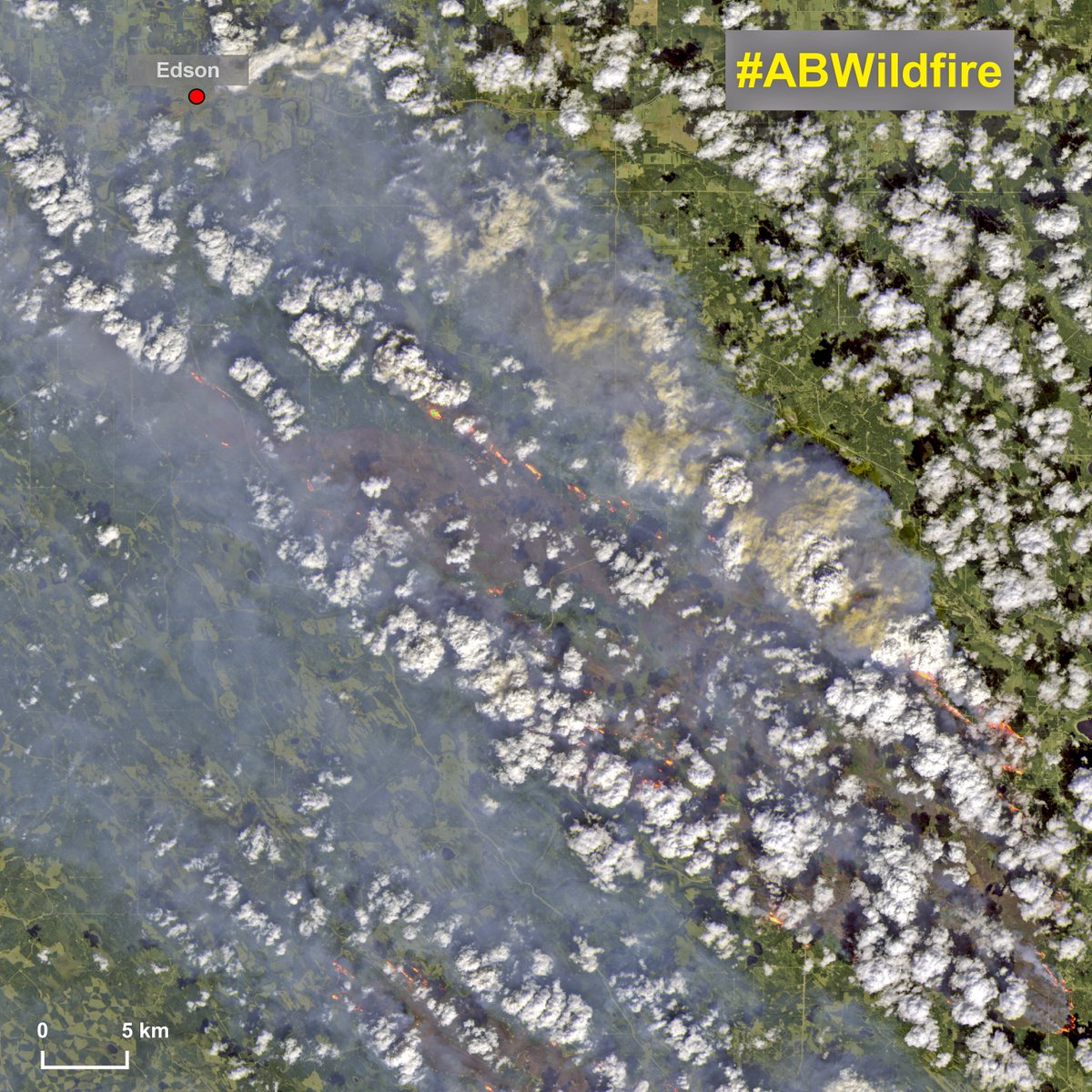 🔴⚠️🔥This is the 1st satellite image of the huge #wildfire that is engulfing #Edson and caused the evacuation of thousands of people.The #Landsat 9 📸on May 6 showed a burn scar of almost 600km2 with massive smoke moving NW #AlbertaWildfires #ABfire #ClimateEmergency @ai6yrham