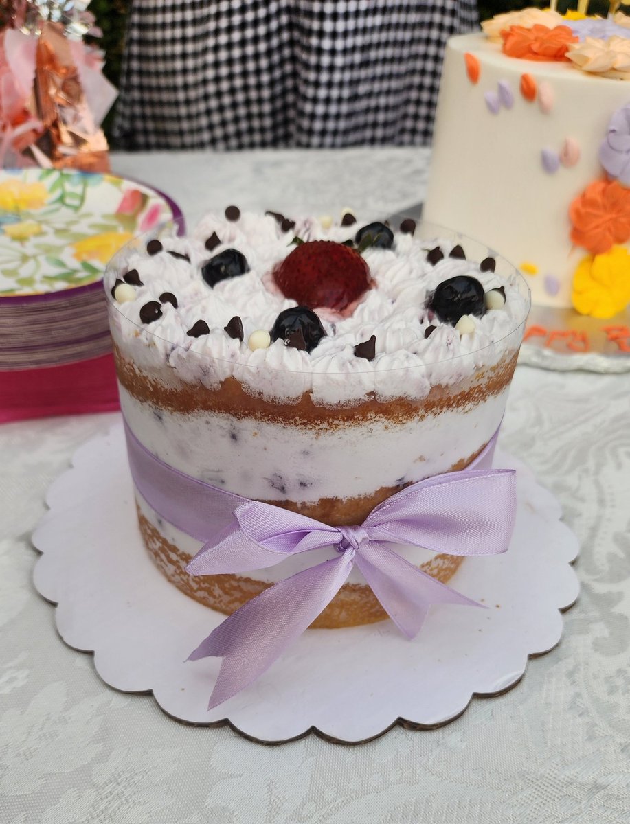avolevan81's tweet photo. En el cumpleaños de la Doña no podía faltar un pastelito de @PanPolanco,  no les puedo explicar con palabras lo delicioso que está esto, fkgisjeiw djwkwb dvqkdjg icgksb, ya ven no pude.🤤 https://t.co/bTdYZht6oK