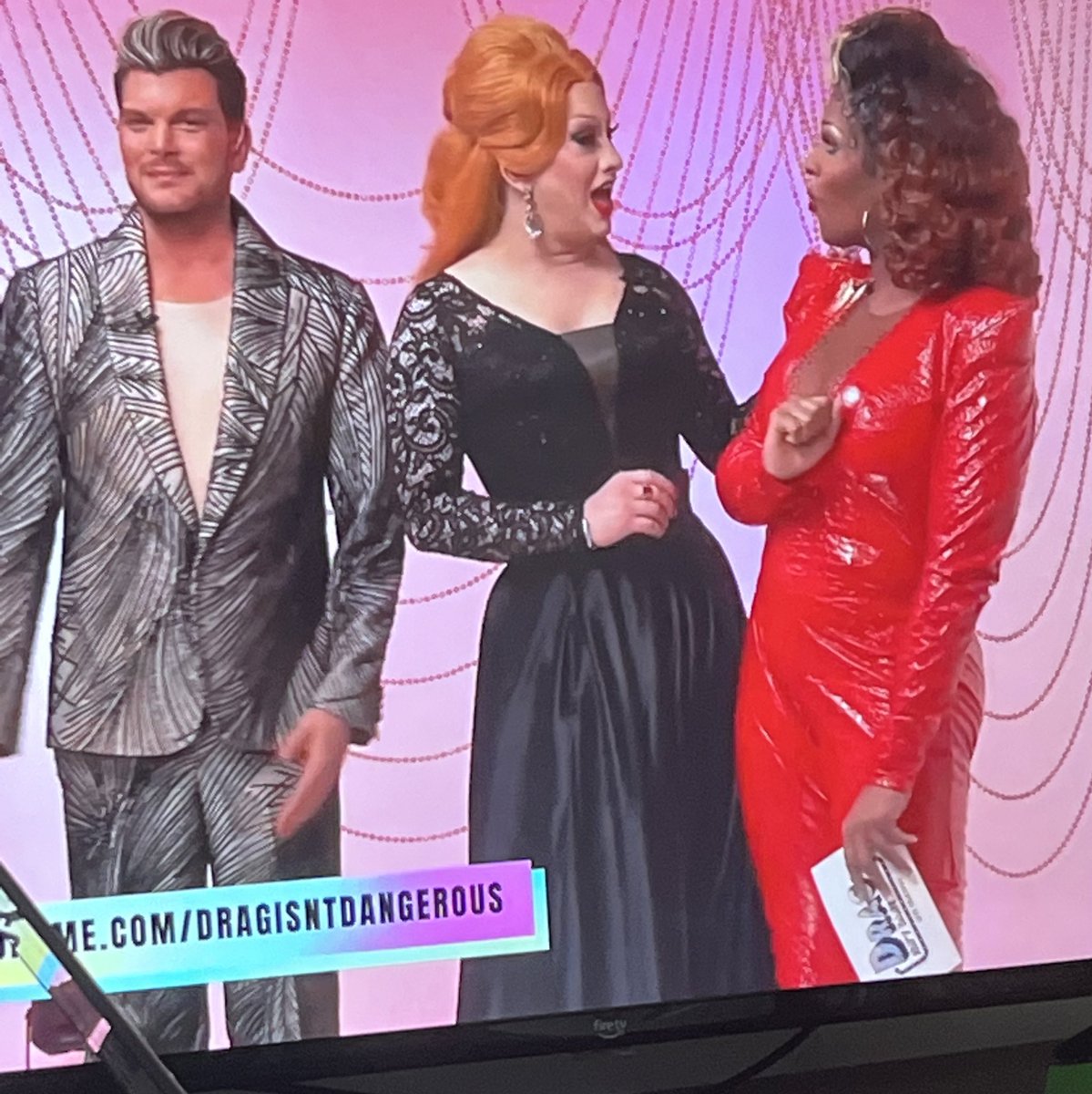 CumboyBebop's tweet photo. Mother is so gorg are you kidding me😭😭😭  #dragisntdangerous https://t.co/RE1111eg2x