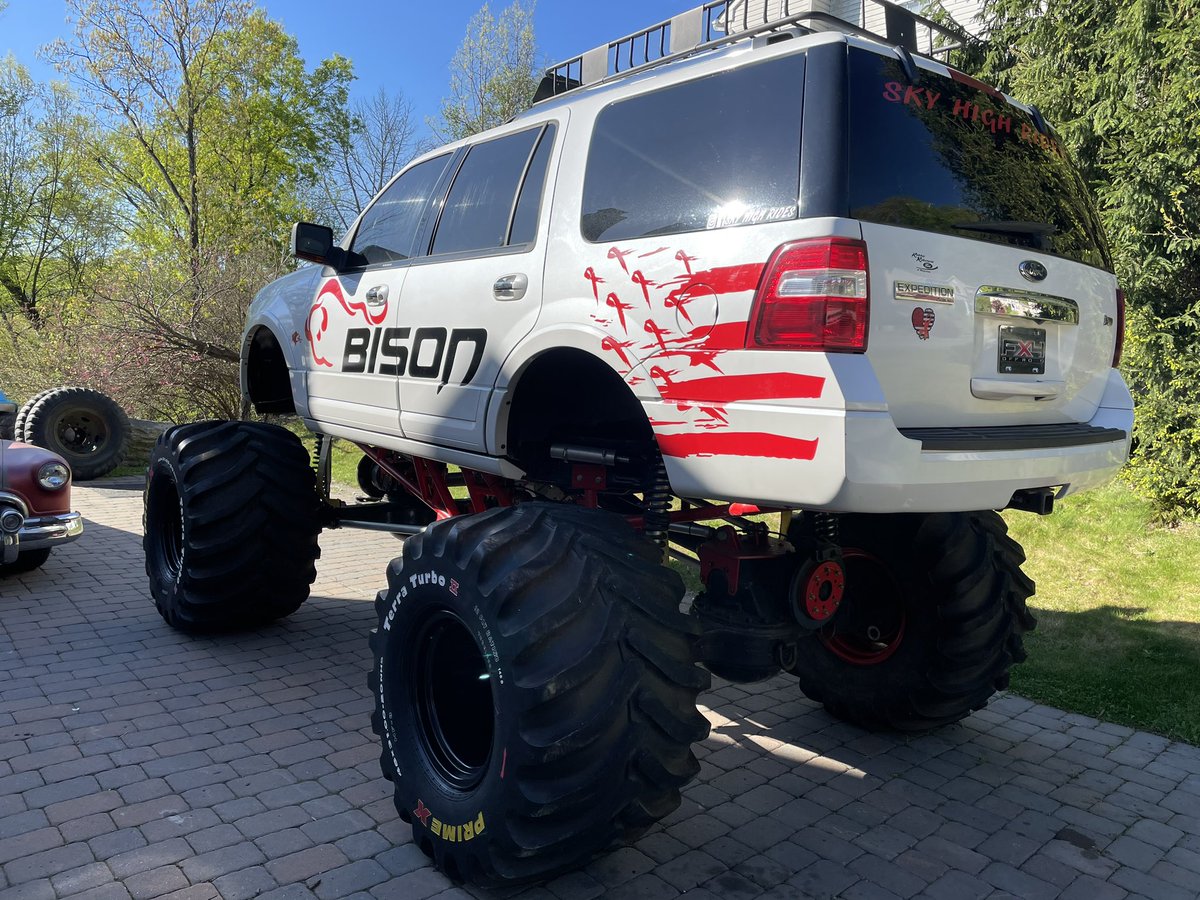 #bisonmegatruck 🦬 May is stroke awareness month #RedRibbon F. A.S.T F= Face drooping A = Arm Weakness, S = Speech Difficulty, T = Time @Ford @FordTrucks @FordPerformance @YokohamaOHTA @AmericanStroke @SkyHighRides4x4 @BraydonFilan @chefmom34 @FilanDotfeye @DannyCountKoker