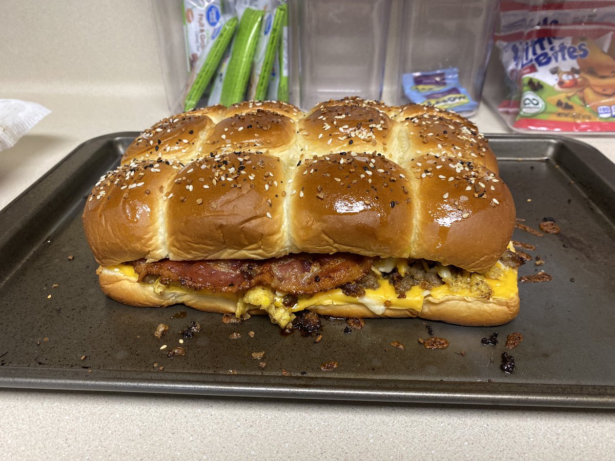 justinwells2424's tweet image. MEGA breakfast sliders were a success. Hawaiian sweet rolls set this off, drizzled in syrup. #Brinner 

h/t: instagram.com/reel/CrVxkAcAd…