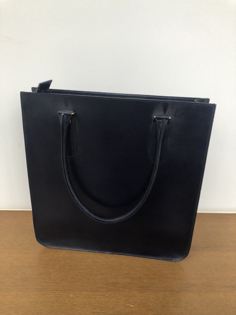 willson0084's tweet photo. この度、カバンが壊れてしまい以前シューホーンを購入した #BRITISHMADE 新宿店さんにて #GLENROYAL のトートに買い換えました!
ブライドルレザーがいい感じでここから5年、10年と育てていきたいです✨ https://t.co/3oLZRoq7LS