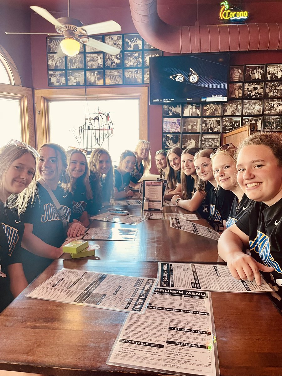 A day up in Madison cheering on former Skyhawk <a href="/klinkletter3/">Kate Linkletter</a>, watching <a href="/BadgerSoftball/">Wisconsin Softball</a> get the sweep! 
#skyhawknation