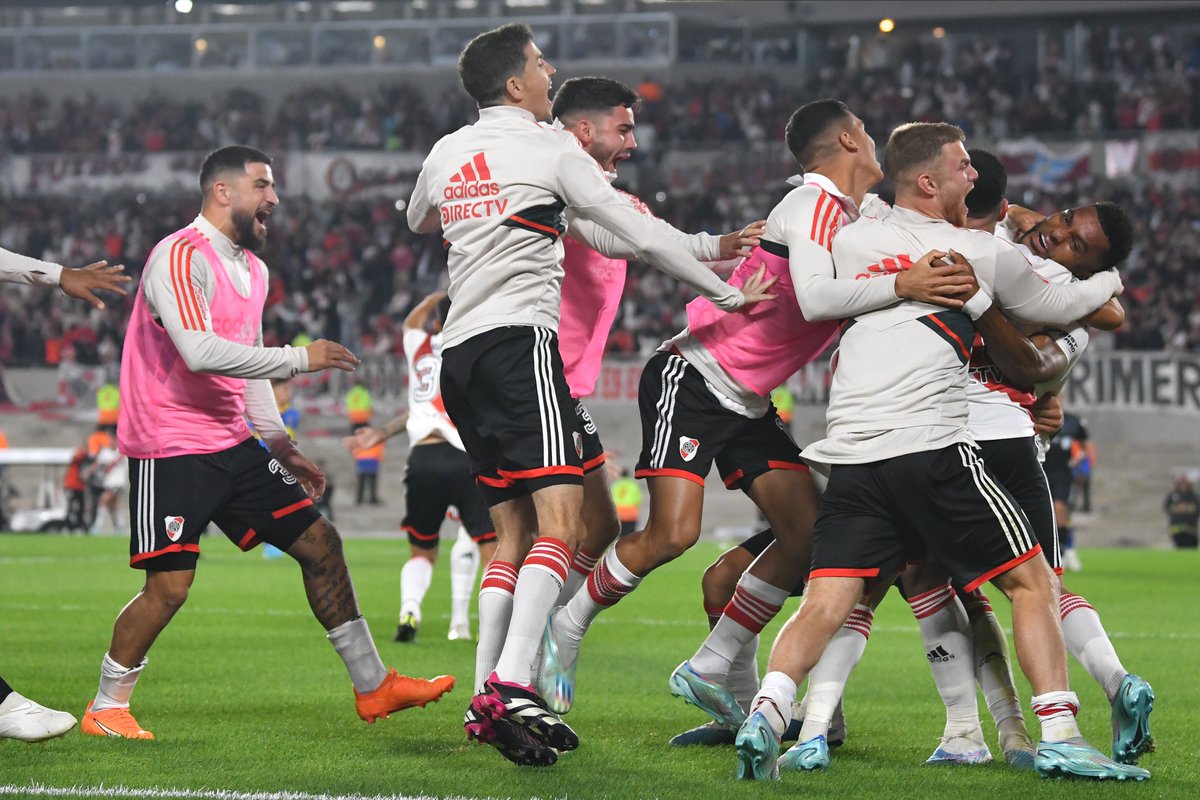 RiverPlate's tweet photo. ESTO ES RIVER  🤍❤️🤍