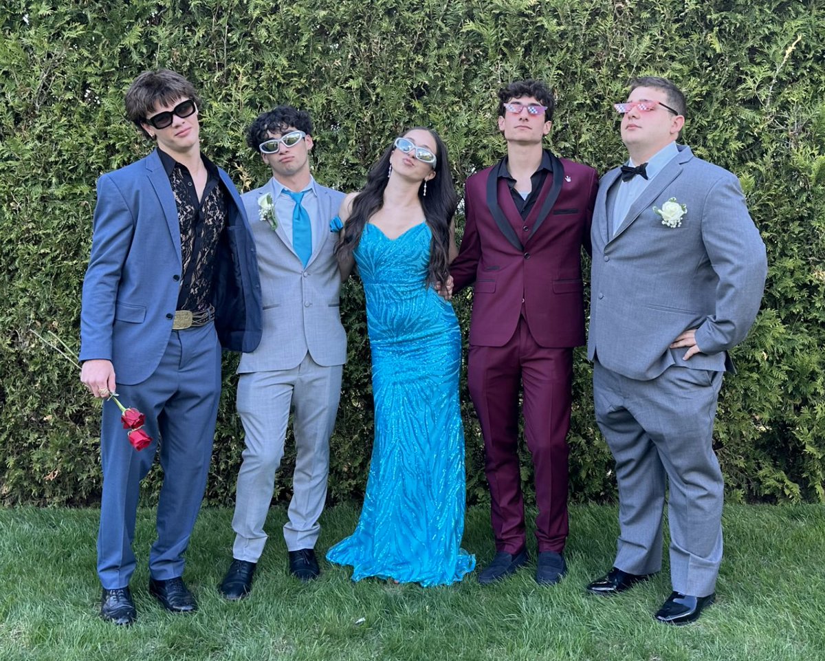 SeekonkHS's tweet photo. #SeekonkHS Prom 2023 #slayedprom https://t.co/Dr8fzvw4iM