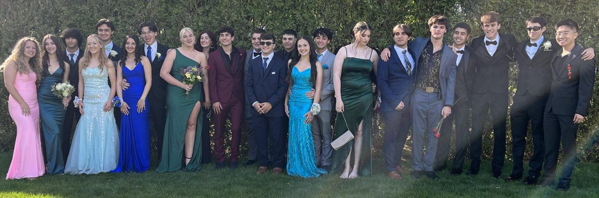 SeekonkHS's tweet photo. #SeekonkHS Prom 2023 #slayedprom https://t.co/Dr8fzvw4iM