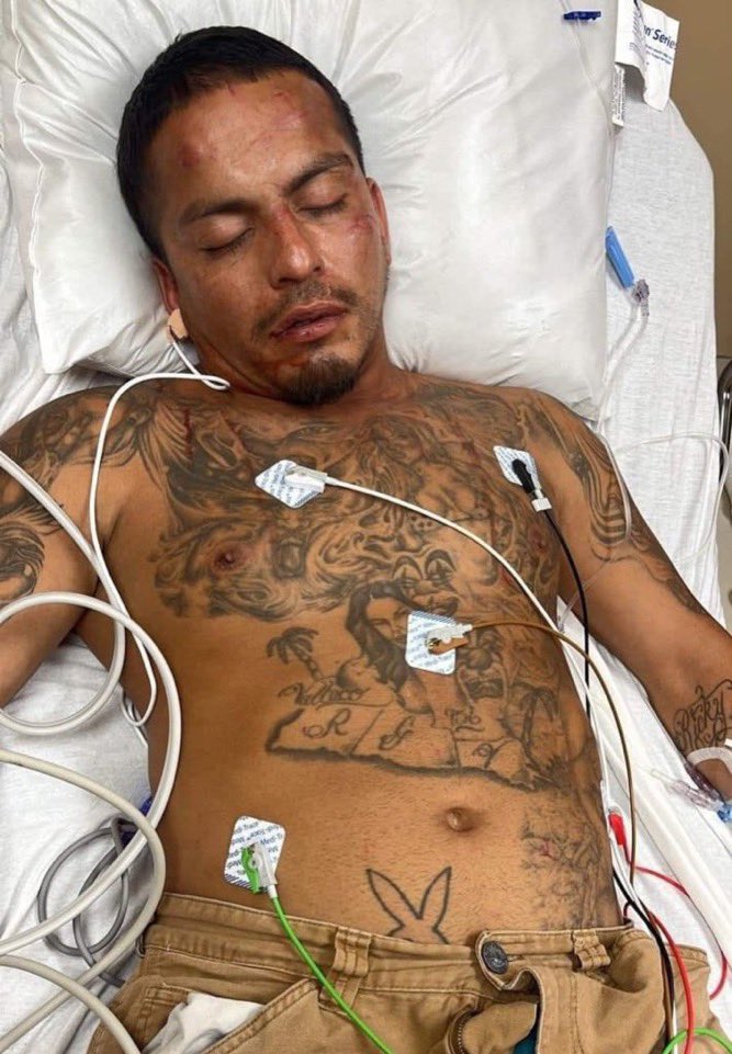 AlertaMundoNews's tweet photo. 🇺🇲 | FOTO del sospechoso que atropelló a un grupo de migrantes, en su mayoría venezolanos, matando a 7 e hiriendo a otros 11 en Brownsville, Texas.

El conductor está en el hospital recibiendo tratamiento y bajo vigilancia policial, dicen las autoridades. https://t.co/ElTcKre4Df