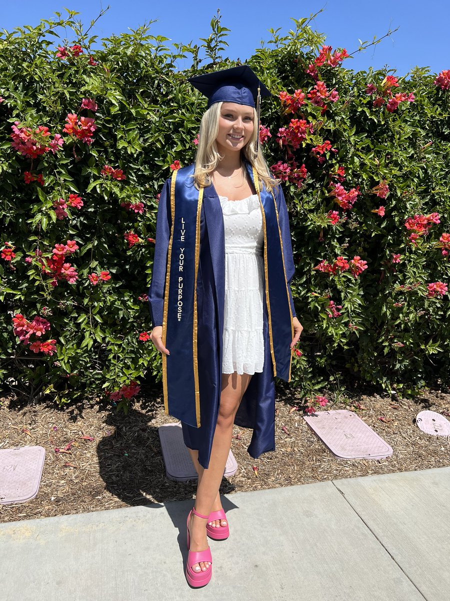 Tom__McCormick's tweet photo. Happy birthday sweet Mari! 22 years old today! Love you baby girl! And happy college graduation too! Boom! https://t.co/RchVXm9RXu