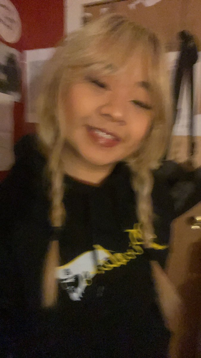 evilmuffinn's tweet photo. smile if yo dick big https://t.co/9ndoOWR0uA