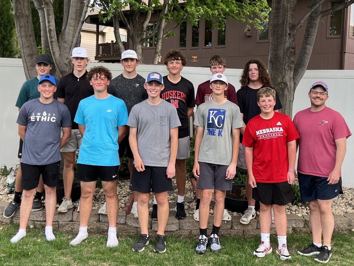 PLVMonarchGolf's tweet photo. Team Dinner to get ready for our last full week of the regular season! Football, whiffle ball, and great food - Thank you to the Dreher’s for hosting @Alison74609401 #WeArePLV https://t.co/KK9qATDEqe