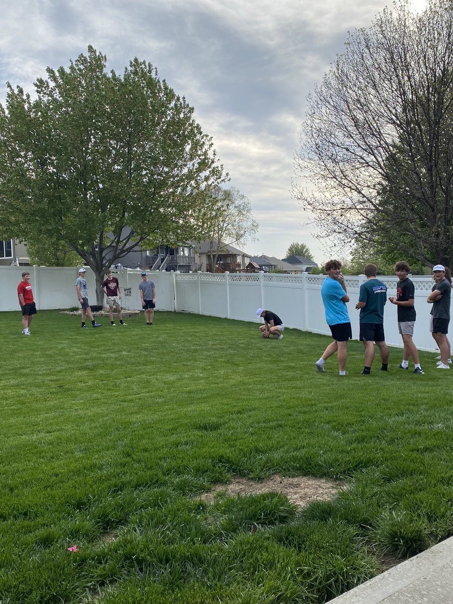 PLVMonarchGolf's tweet photo. Team Dinner to get ready for our last full week of the regular season! Football, whiffle ball, and great food - Thank you to the Dreher’s for hosting @Alison74609401 #WeArePLV https://t.co/KK9qATDEqe